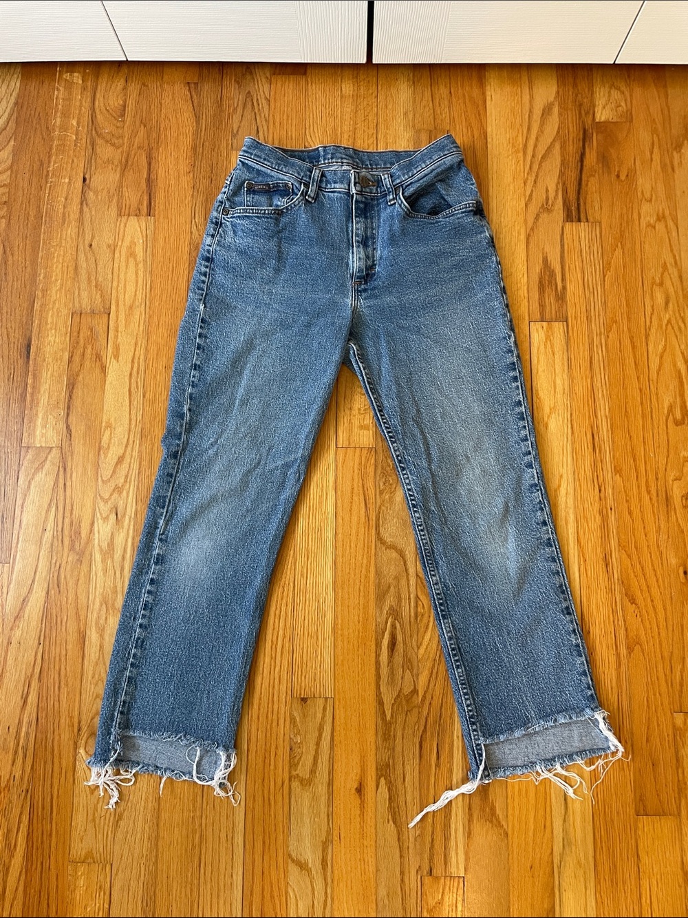 Women's Straight-Leg Denim Jeans in Blue with Raw Hem & Front Cutout